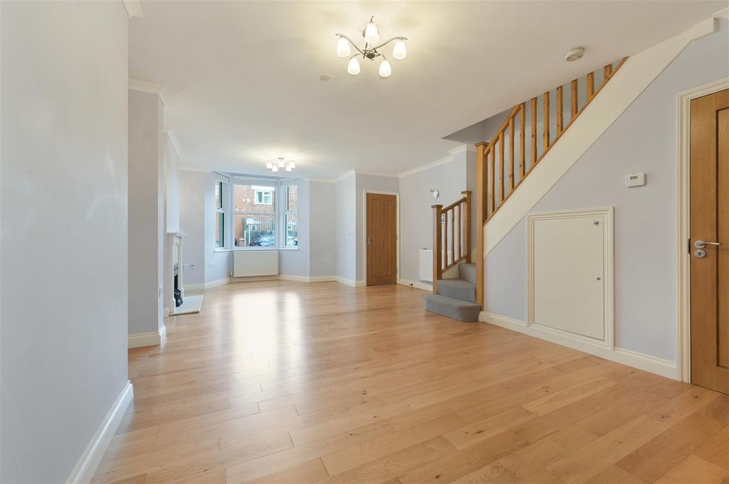 Property photo 3 of 15 Pelham Road
