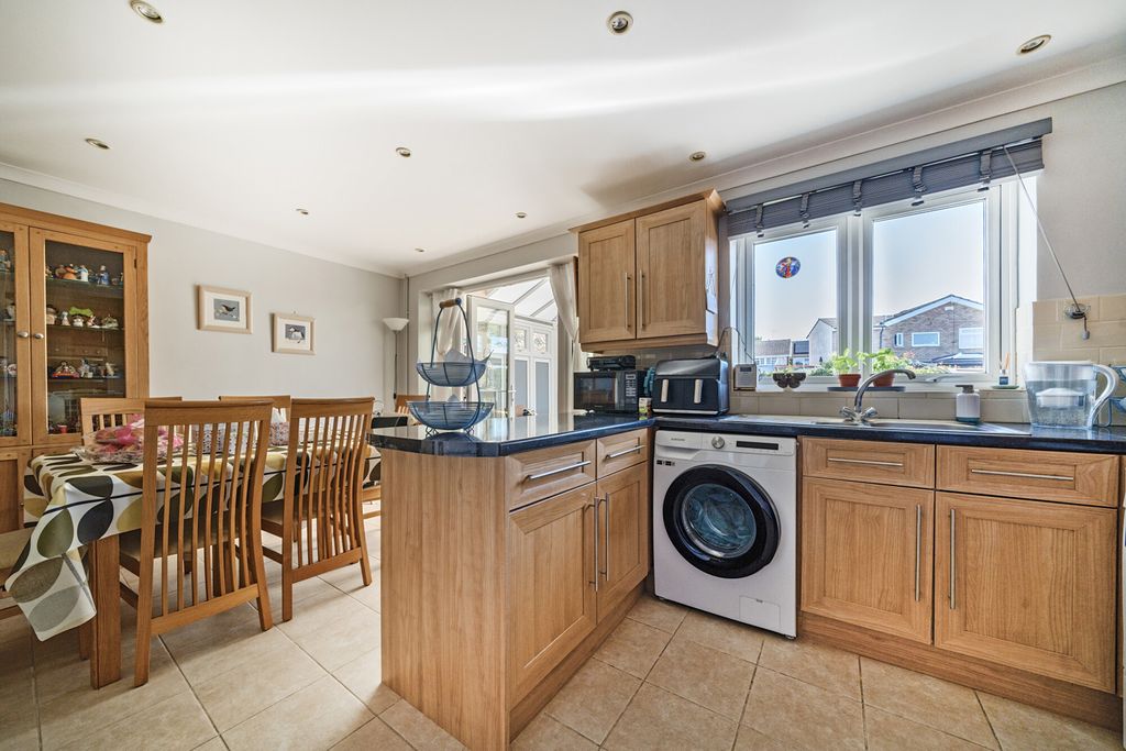Property photo 2 of 21 Kitchen