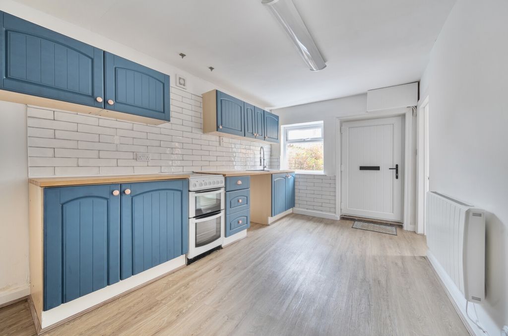 Property photo 2 of 19 1448158-12-69E264332Dee4