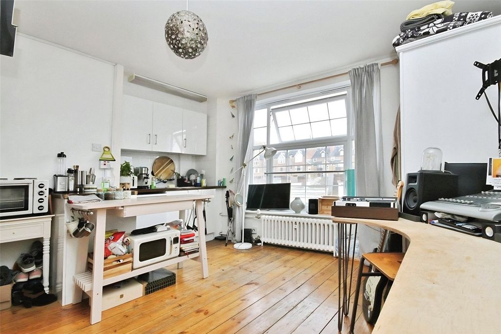 Property photo 2 of 6 Studio