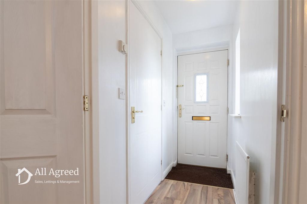 Property photo 2 of 14 Hallway