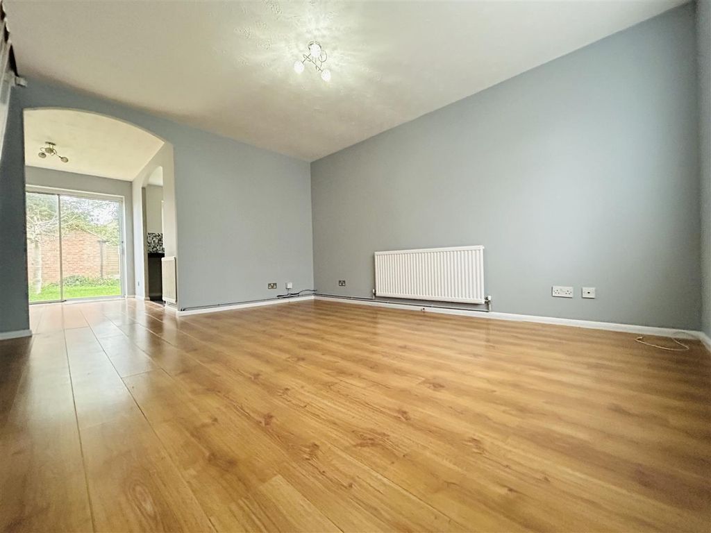 Property photo 2 of 13 Lounge