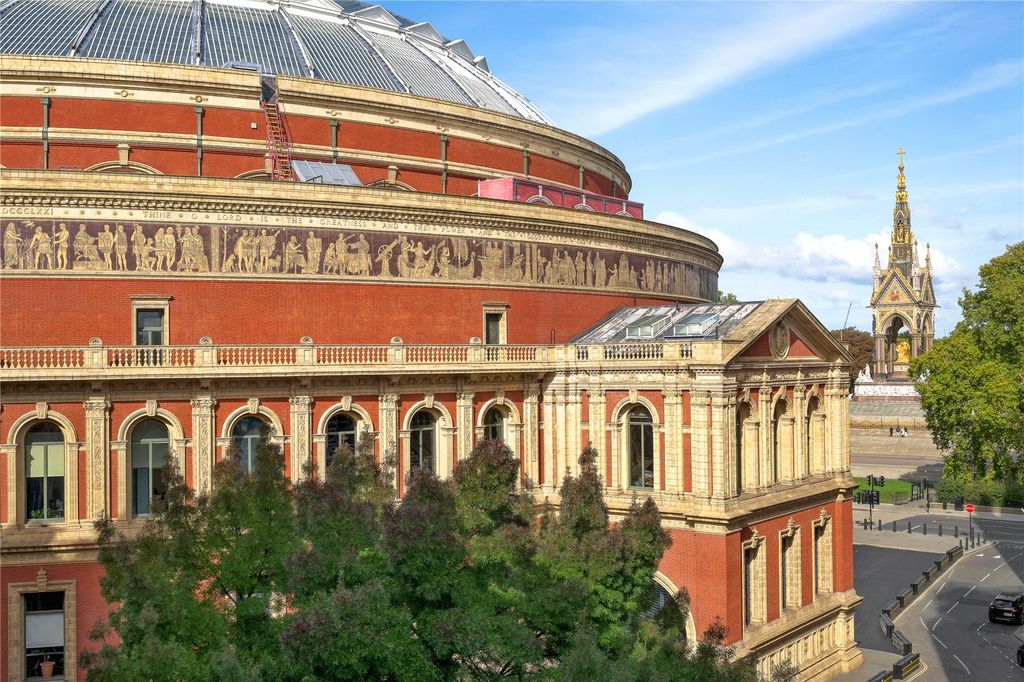 Property photo 3 of 13 View