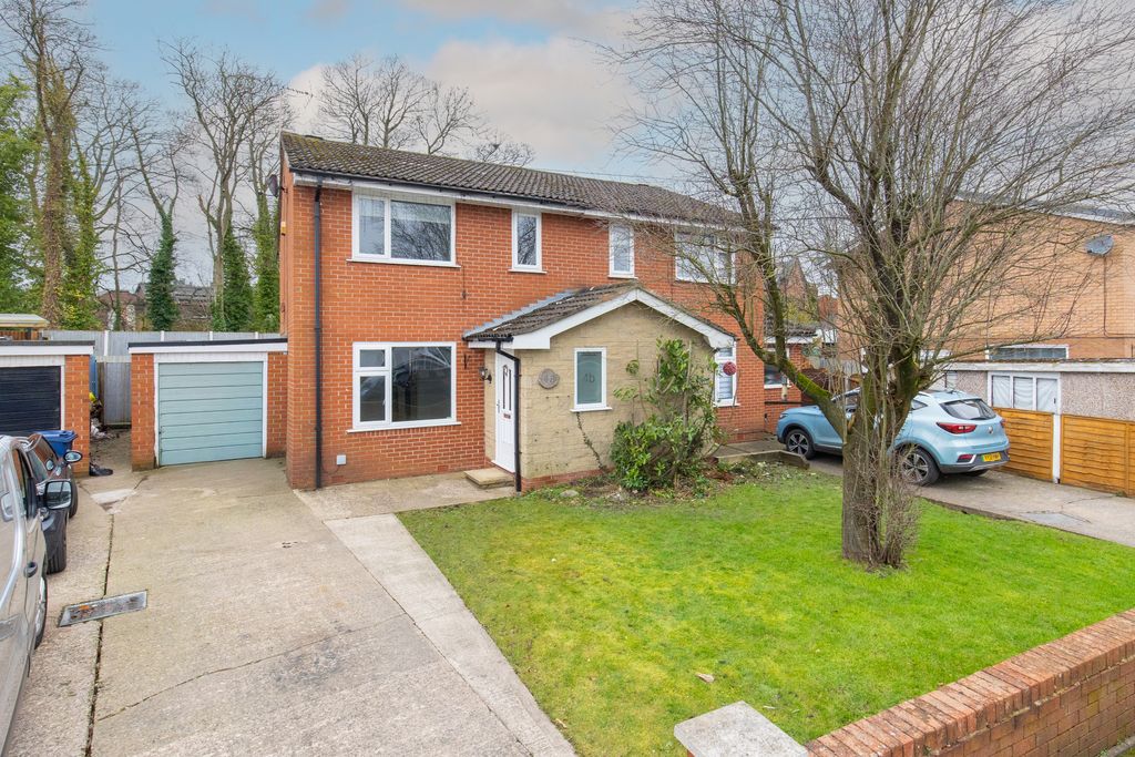 Property photo 1 of 8 Front