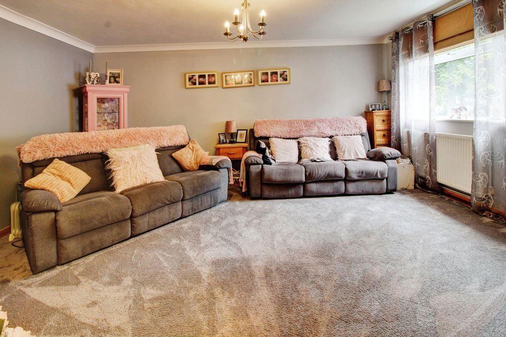 Property photo 2 of 14 Lounge