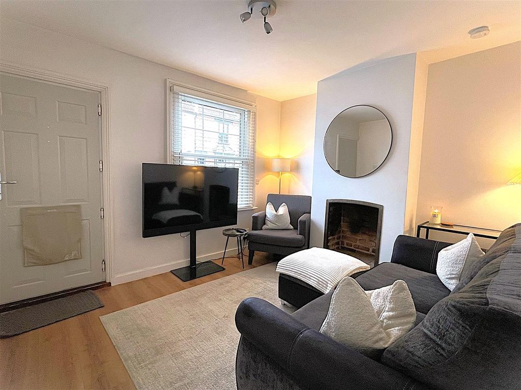 Property photo 2 of 11 Lounge.Jpg