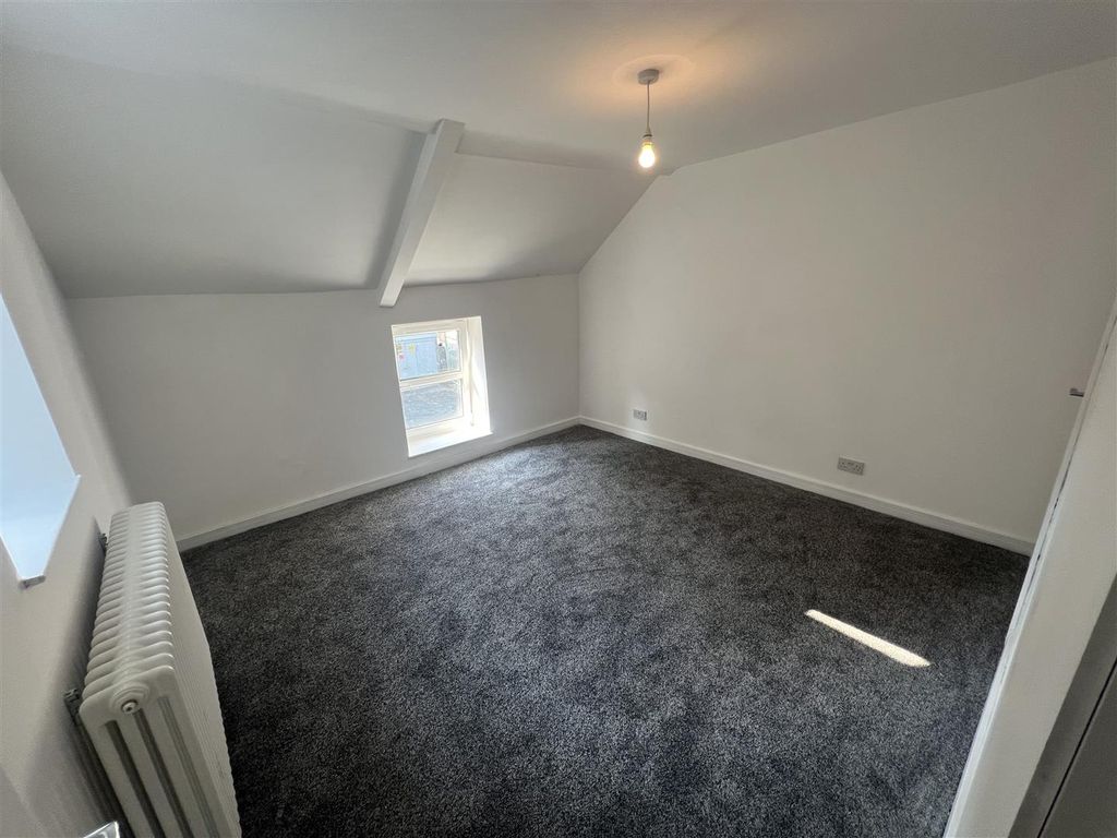 Property photo 3 of 8 Bedroom 1