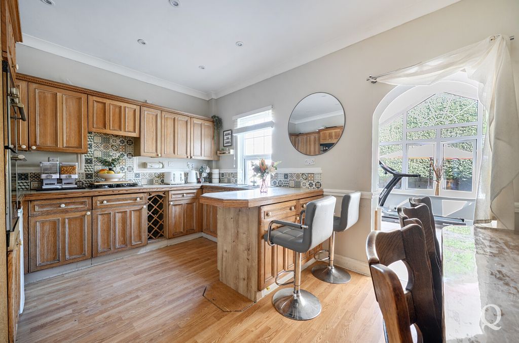 Property photo 3 of 19 27F6Cf01-48Bd-48F...
