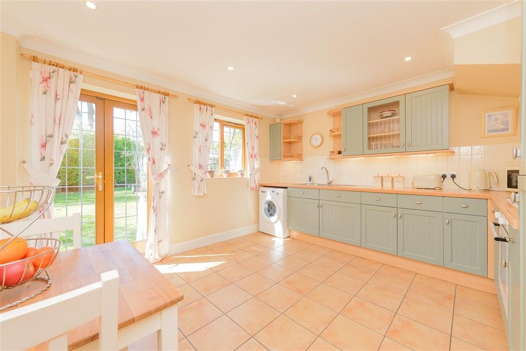 Property photo 3 of 14 Kitchen