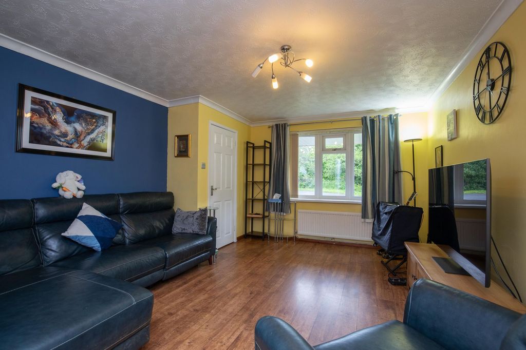 Property photo 2 of 28