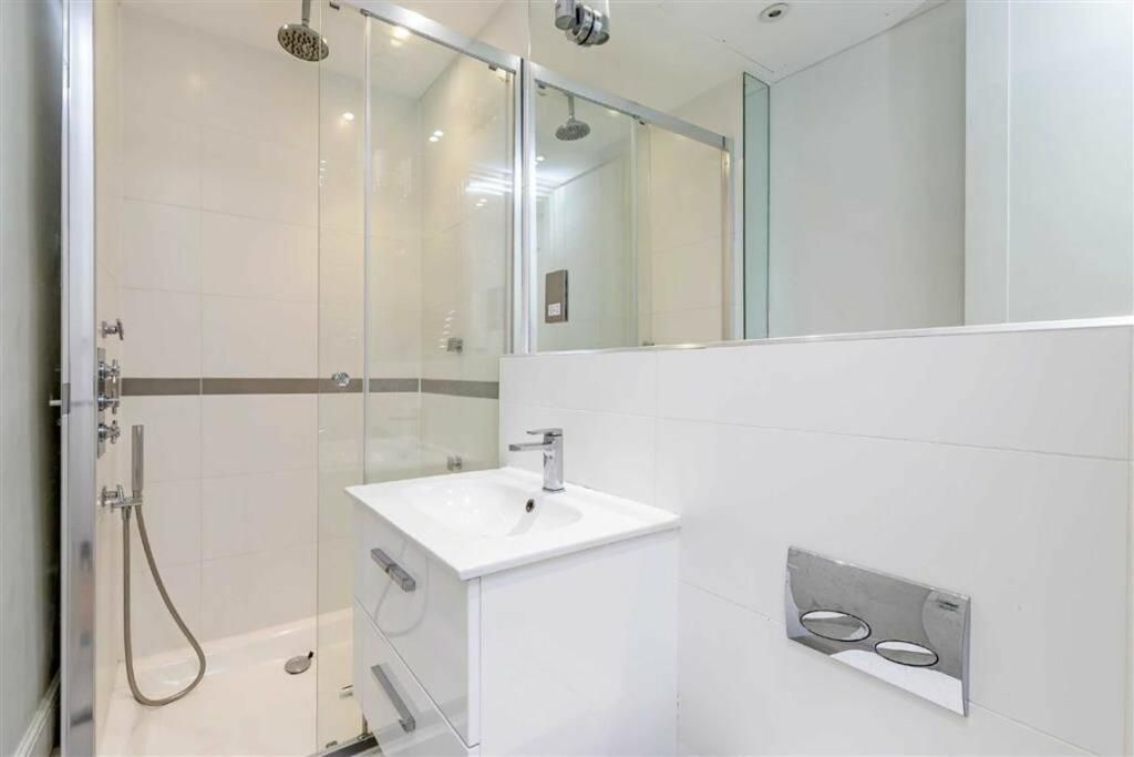 Property photo 3 of 5 Bedroom