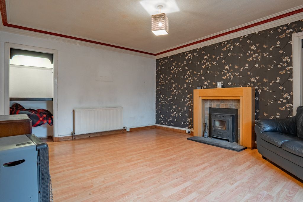 Property photo 2 of 34