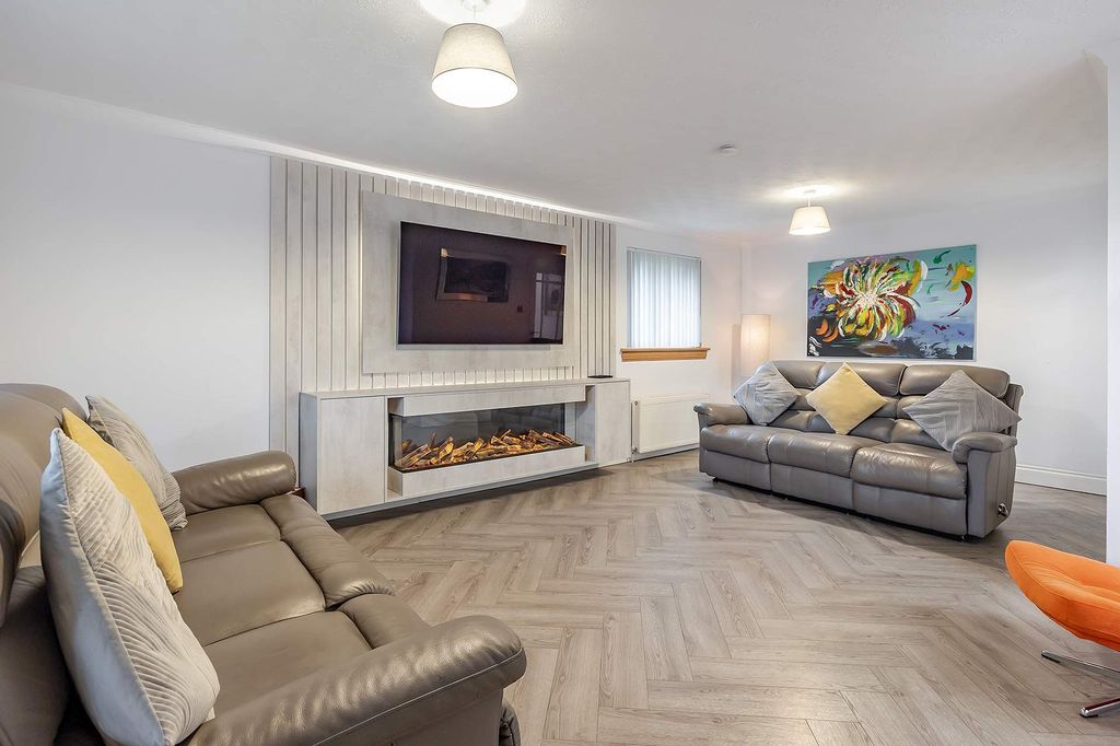 Property photo 2 of 20 Living Room