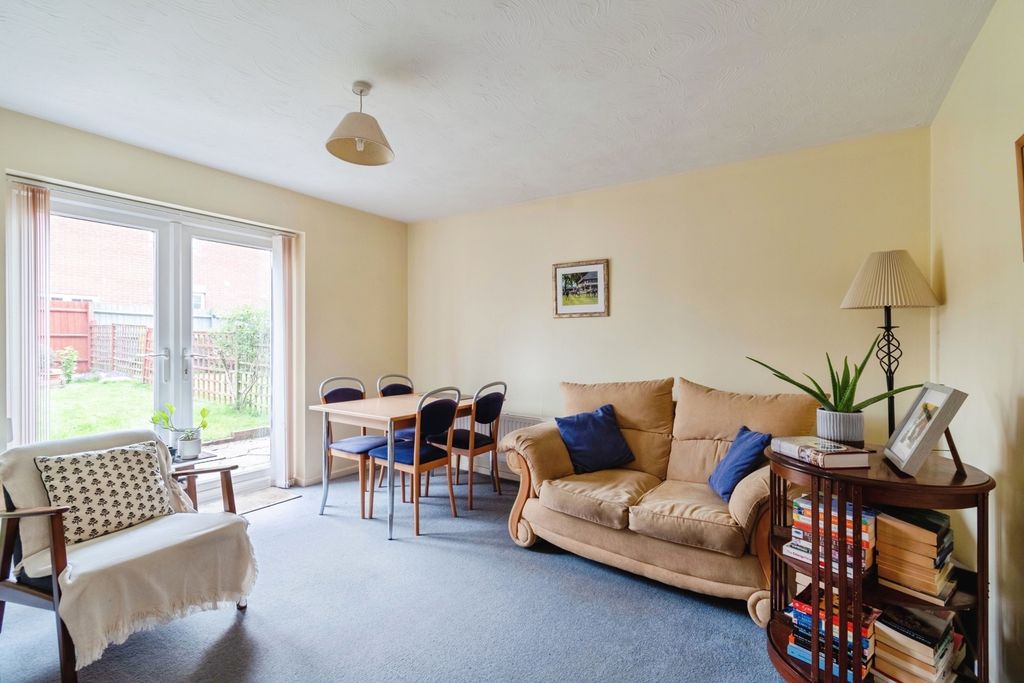 Property photo 2 of 16 Lounge