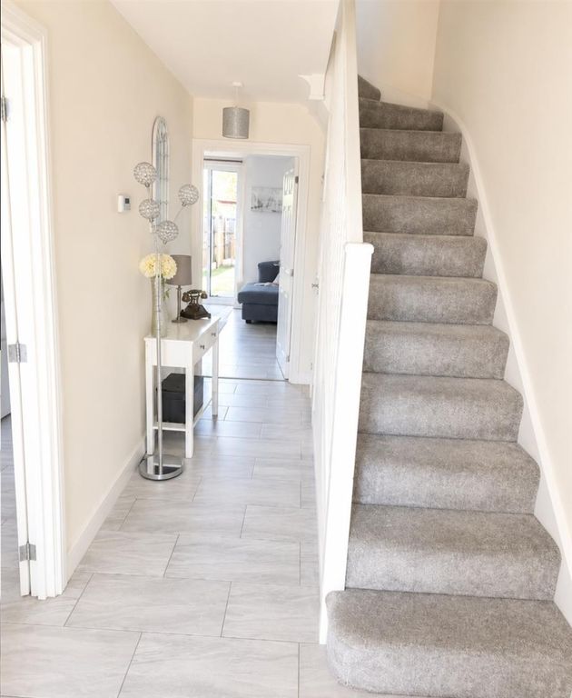 Property photo 3 of 21 17 Stadium Rd - 5.Jpg