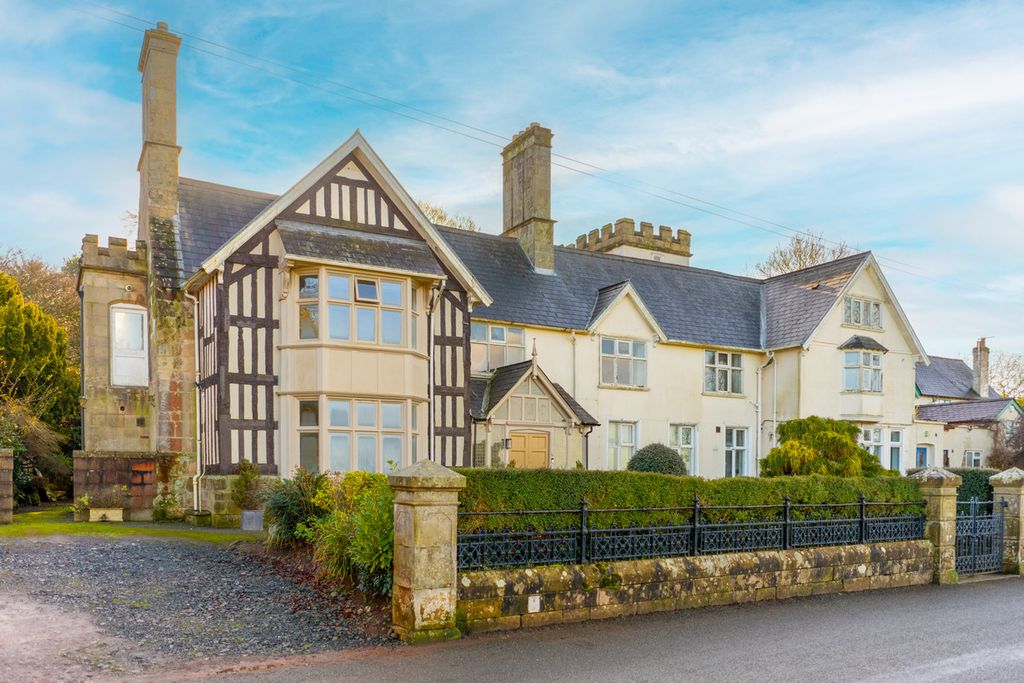 Property photo 1 of 25