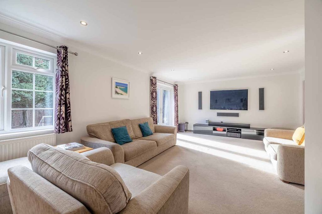 Property photo 2 of 19