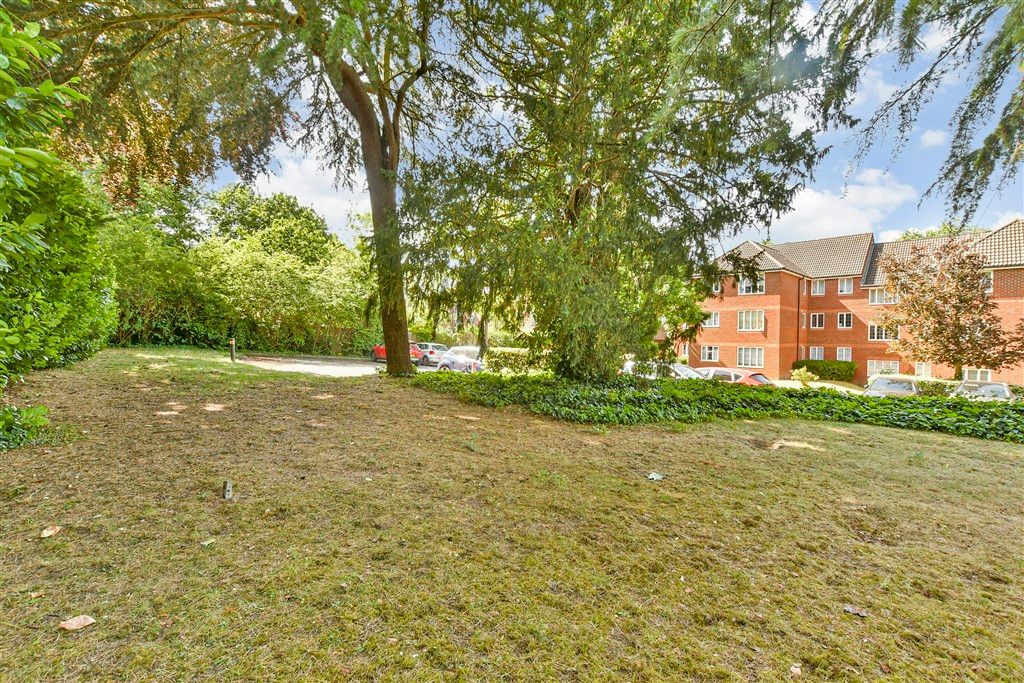 Property photo 1 of 11 Communal Gardens