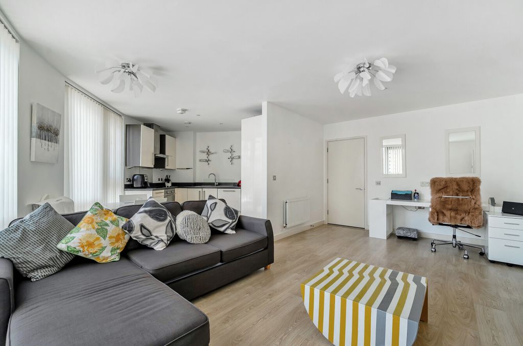 Property photo 1 of 15 1331607-8-688A3c7...