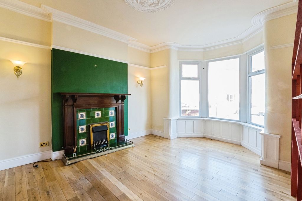 Property photo 3 of 27 Pbox-Img.Jpg