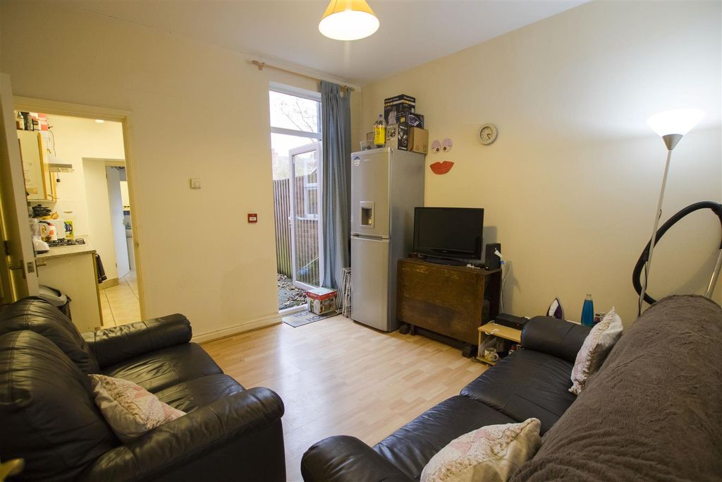 Property photo 3 of 16 Approach