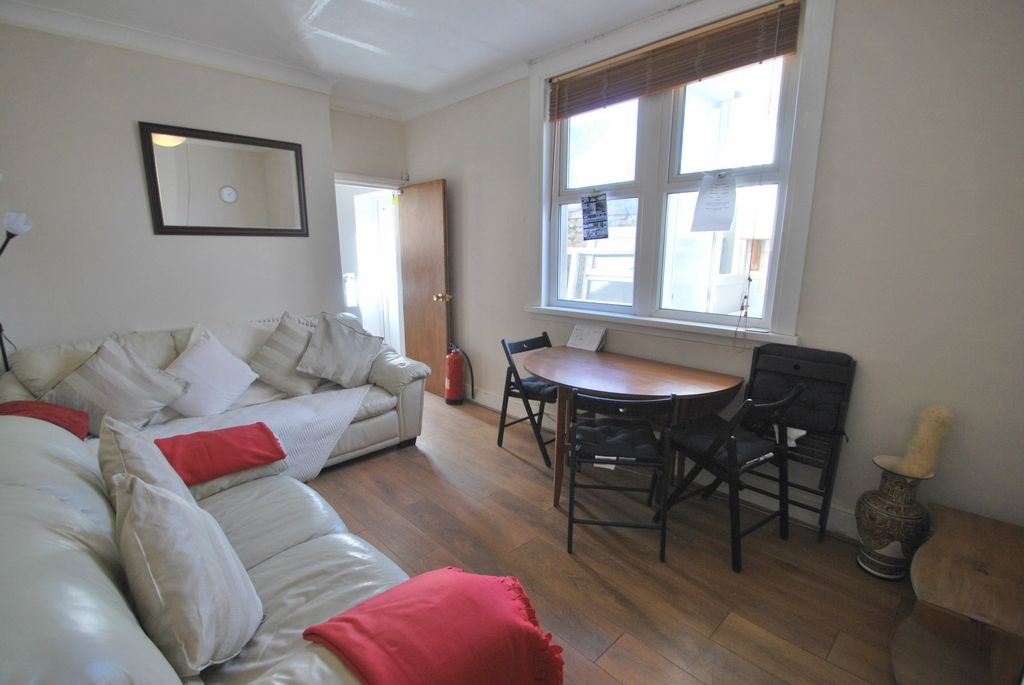 Property photo 3 of 11 Photo 5