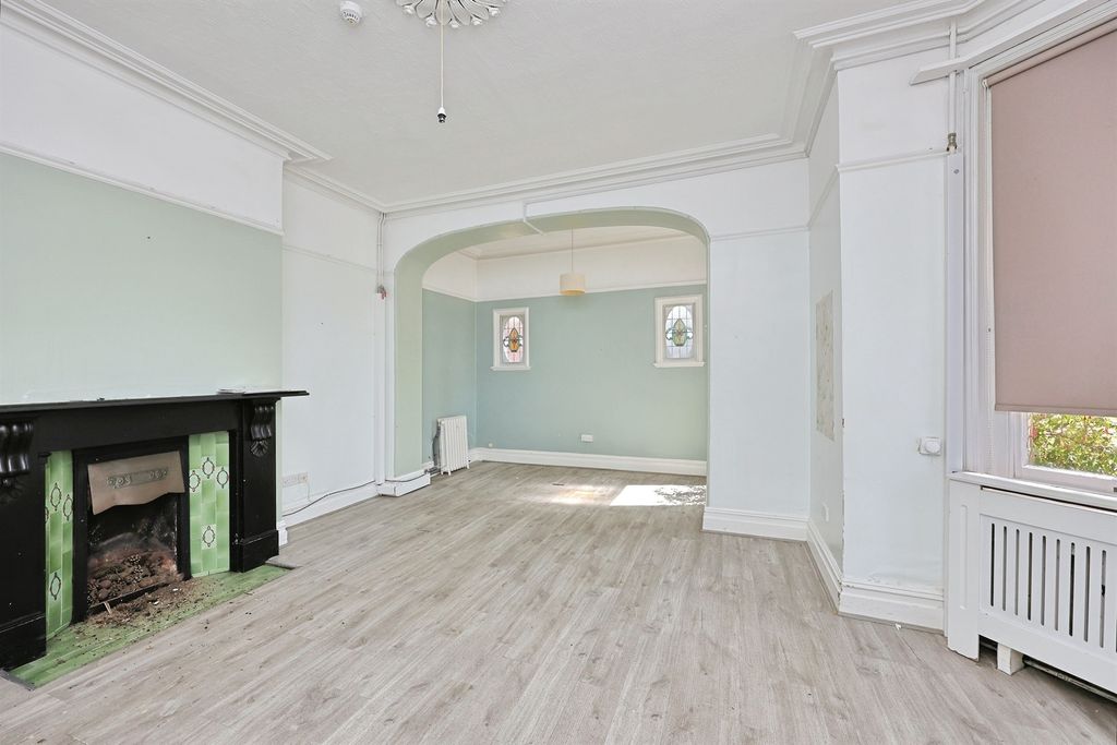 Property photo 3 of 31