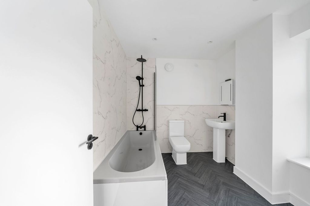 Property photo 3 of 12 Bathroom