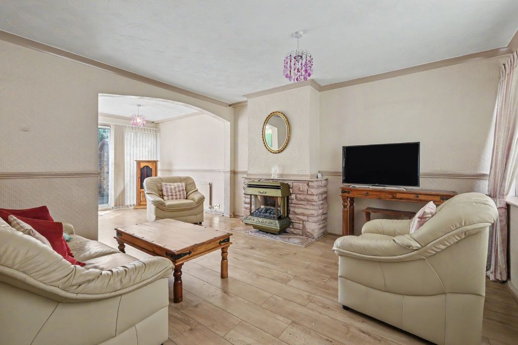 Property photo 3 of 12 5315553