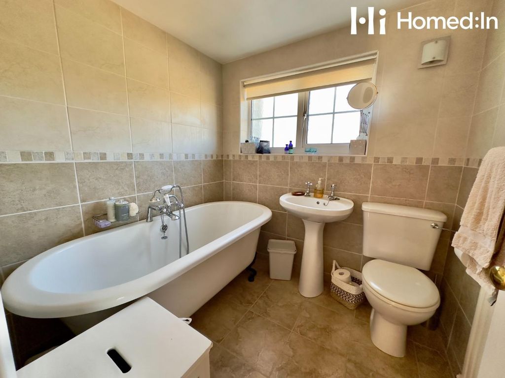 Additional image 18 of 4 bed detached house for saleHorsham Road, Crawley RH11