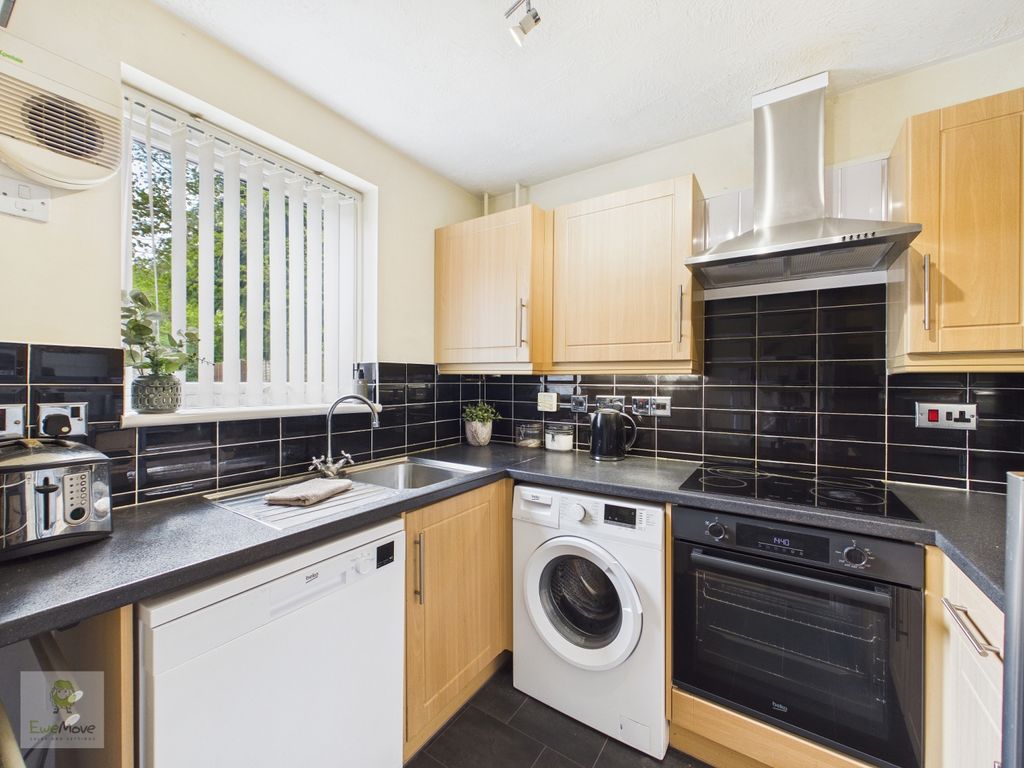 Property photo 2 of 13 Kitchen