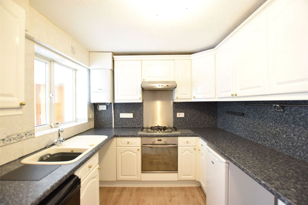 Property photo 2 of 10 Kitchen