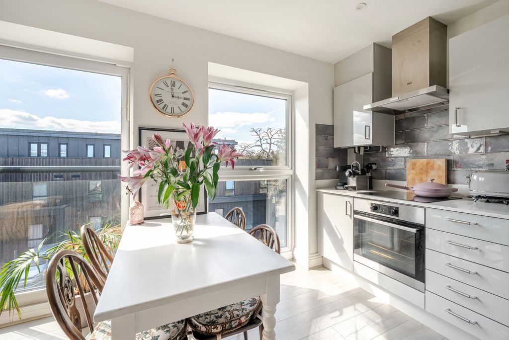 Property photo 2 of 12 1438113-4-69ce7Ed...