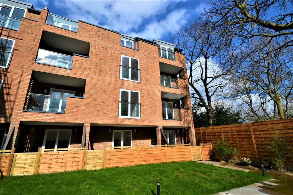 Property photo 1 of 11 2 Bedroom Flat For Rent