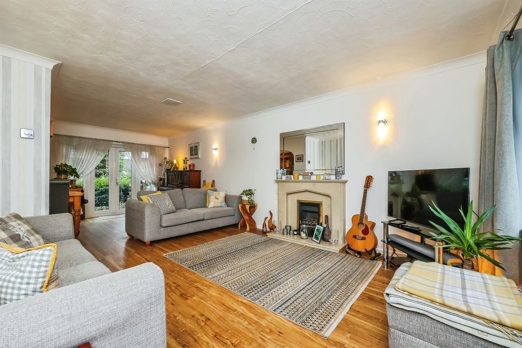 Property photo 3 of 17