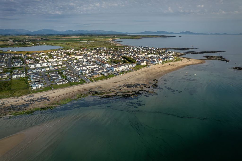 Additional image 20 of 3 bed flat for saleApartment 2, 1 Beach Terrace, Rhosneigr, Gwynedd LL64