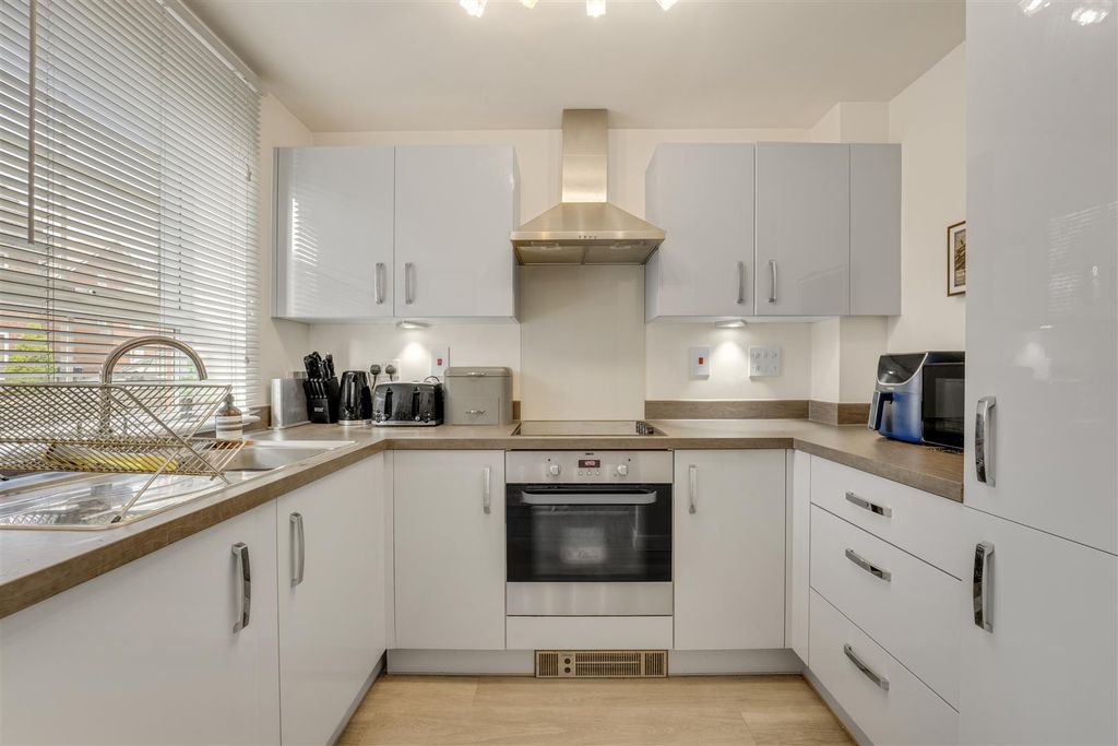 Property photo 3 of 21 Kitchen