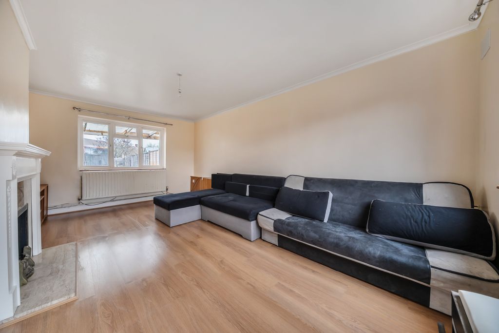 Property photo 3 of 16