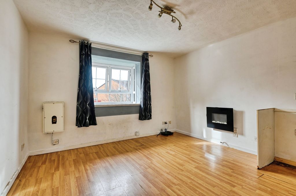 Property photo 3 of 15