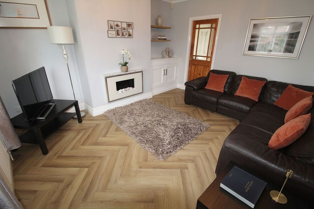 Property photo 2 of 13 Lounge