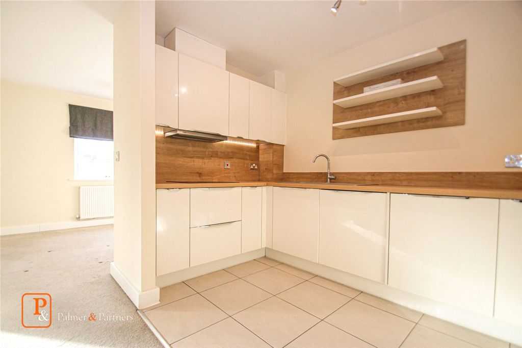 Property photo 3 of 8 Kitchen
