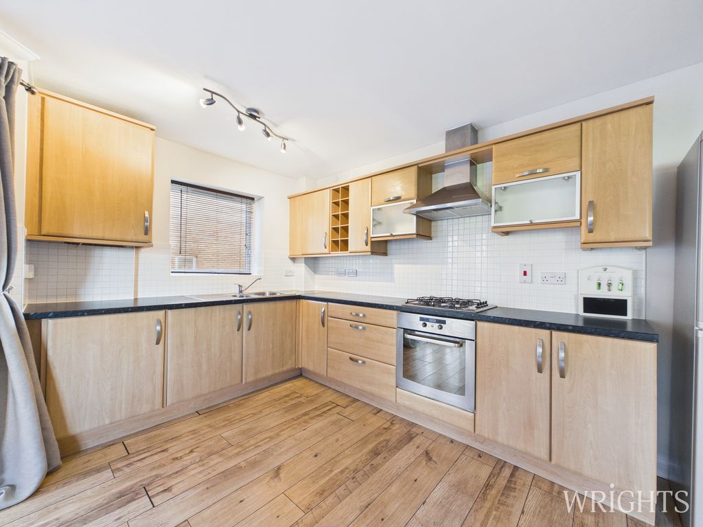 Property photo 3 of 10 Cam05659G0-Pr0099-Still003