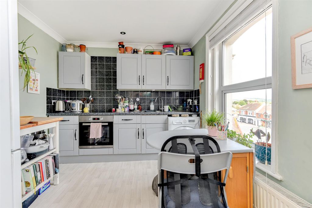 Property photo 2 of 14 17Broadwater-3.Jpg