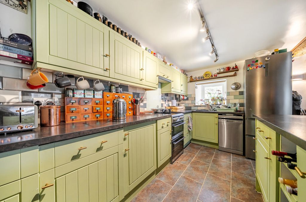 Property photo 2 of 33 1405438-17-698A51...