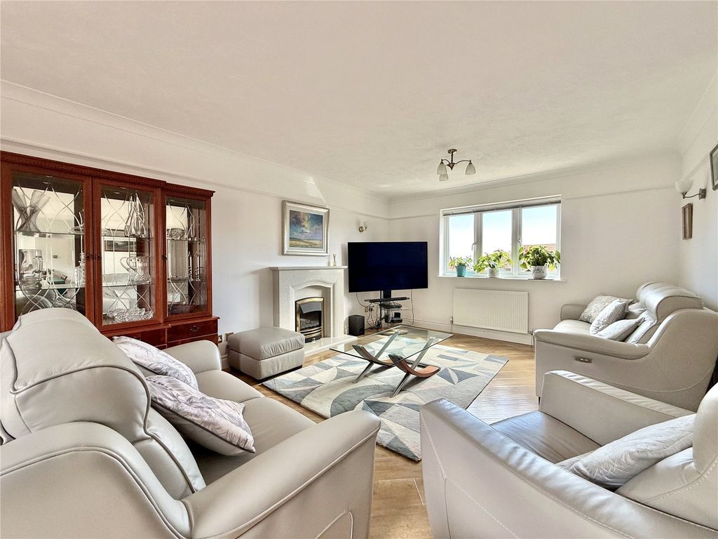 Property photo 2 of 25 Picture No. 09