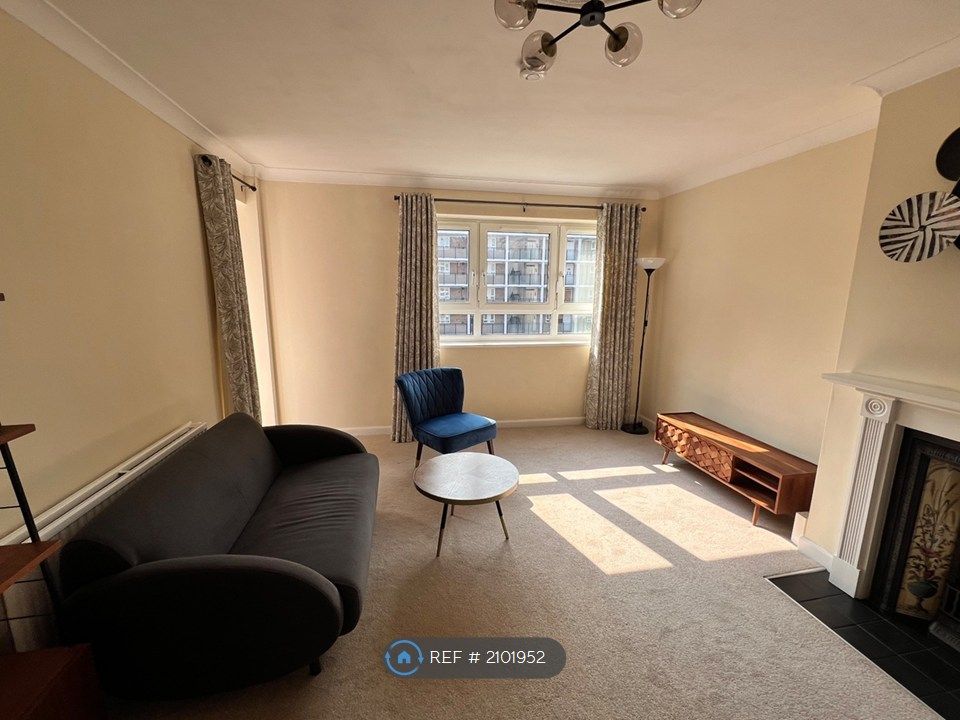 Property photo 1 of 7 Living Room