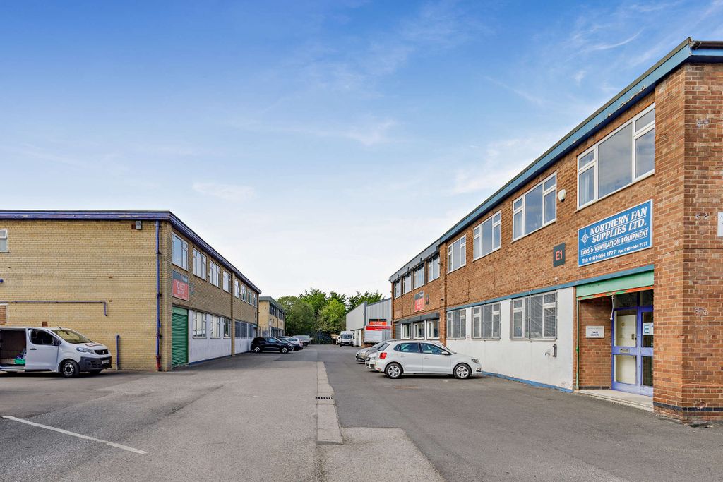 Property photo 3 of 7 8647264-Exterior23-800