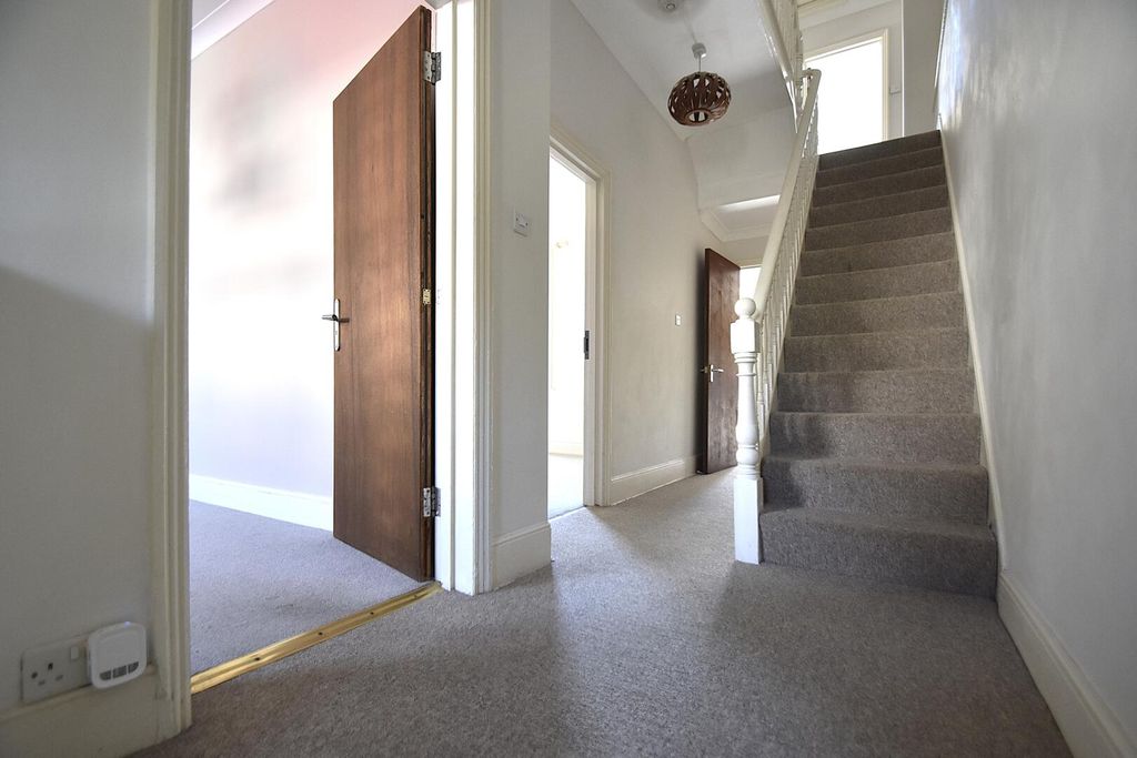 Property photo 2 of 16 Hallway