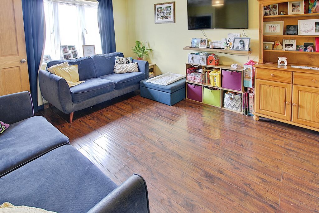 Property photo 2 of 9