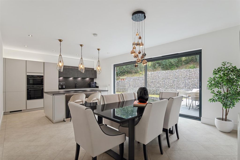 Property photo 2 of 46 Kitchen/Dining